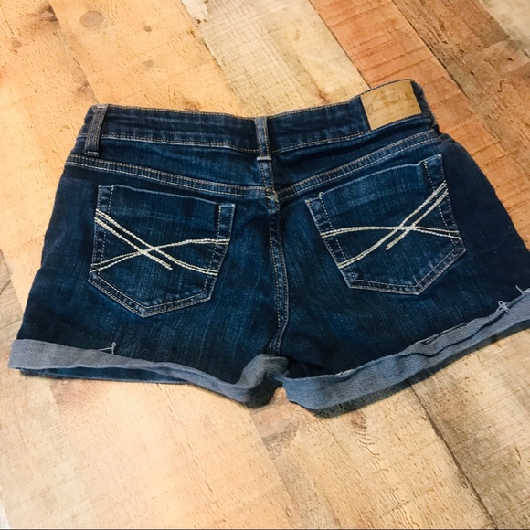 Aeropostale Medium Wash Rolled Denim shorts - Picture 3 of 7